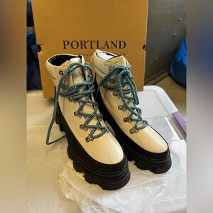 Women's winter Boots - cream and Black